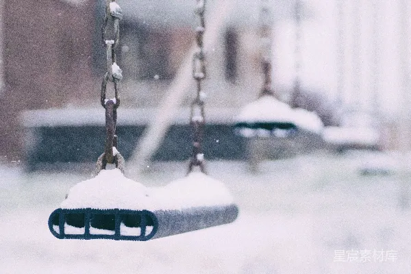 高清摄影 雪中的秋千