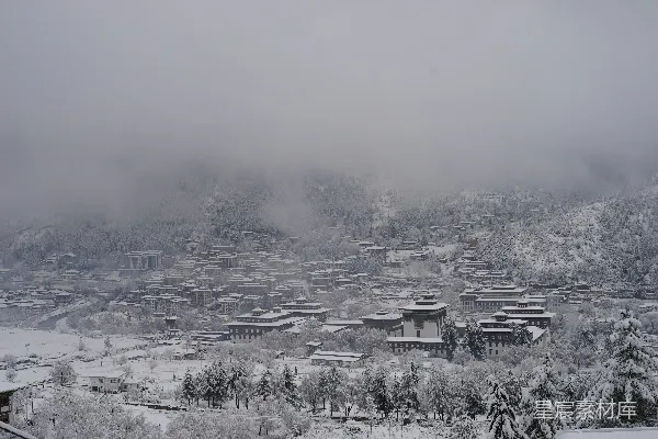 高清摄影 雪后的不丹小镇