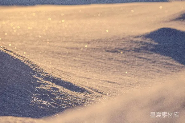 高清摄影 冬日晨光下的雪地