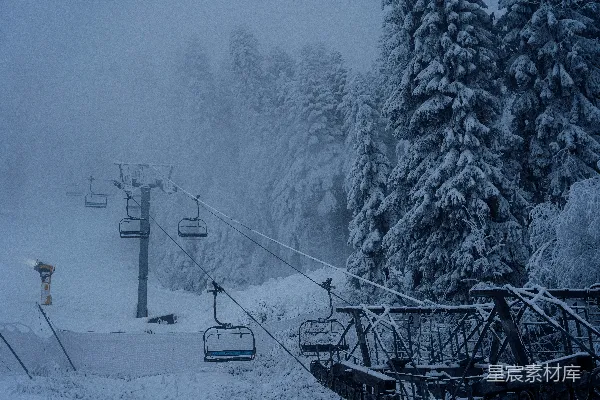 高清摄影 冬日雪景中的缆车