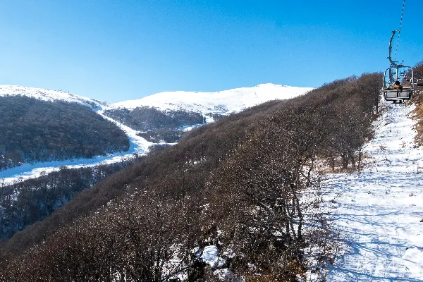 高清摄影 雪景中的缆车