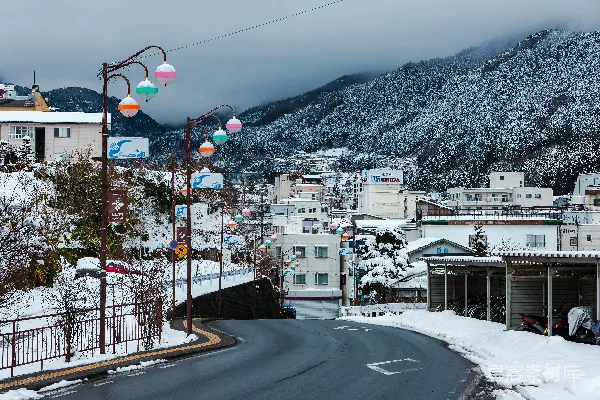 高清摄影 冬日雪景中的宁静小镇