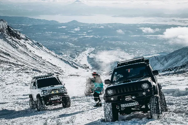 高清摄影 冰天雪地的越野探险