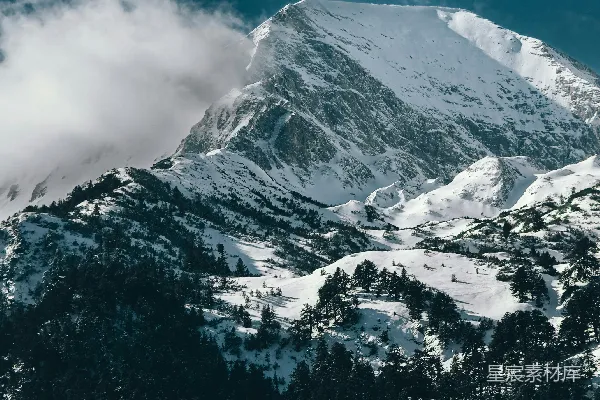 高清摄影 雪峰云雾缭绕