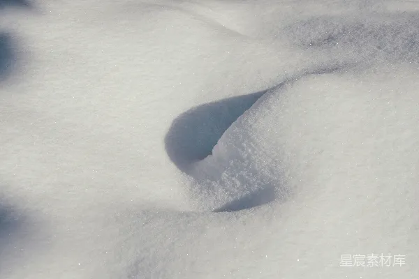 高清摄影 雪地中的足迹
