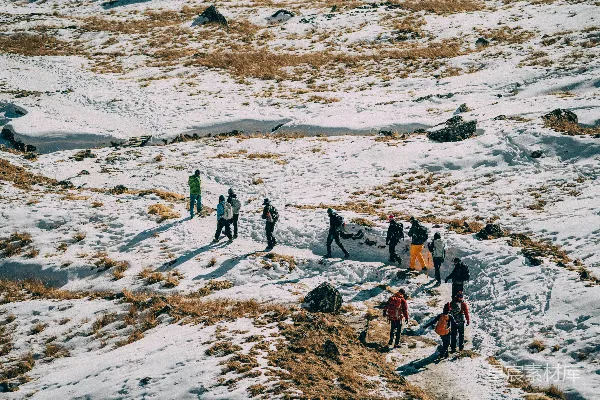 高清摄影 雪地徒步探险