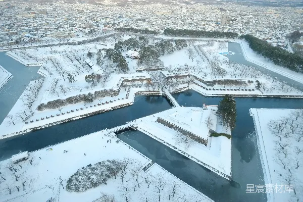 高清摄影 冬日雪景中的历史古城
