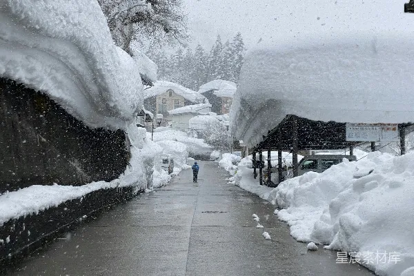 高清摄影 雪后静谧的小镇街道