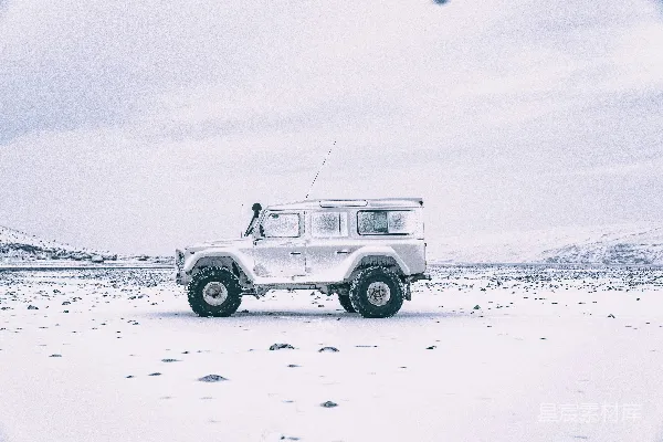 高清摄影 雪地里的越野车