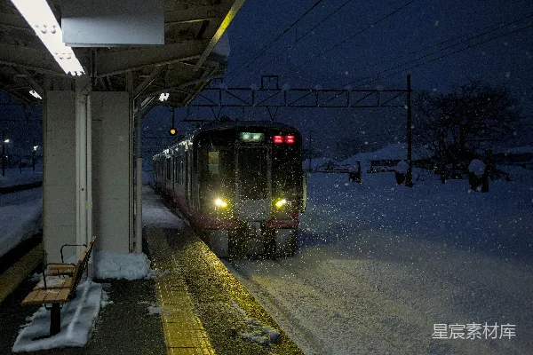 高清摄影 雪夜的列车