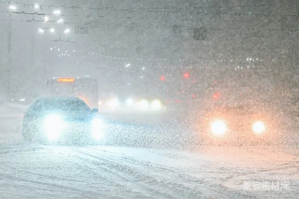 高清摄影 暴风雪中的城市夜景