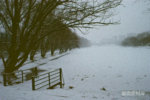 高清摄影 冬日雪景中的铁桥