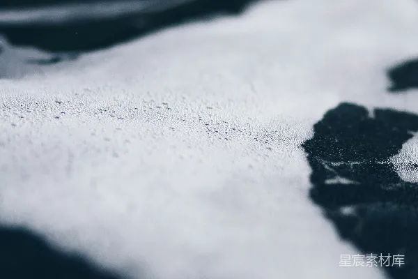 高清摄影 雪地上的脚印