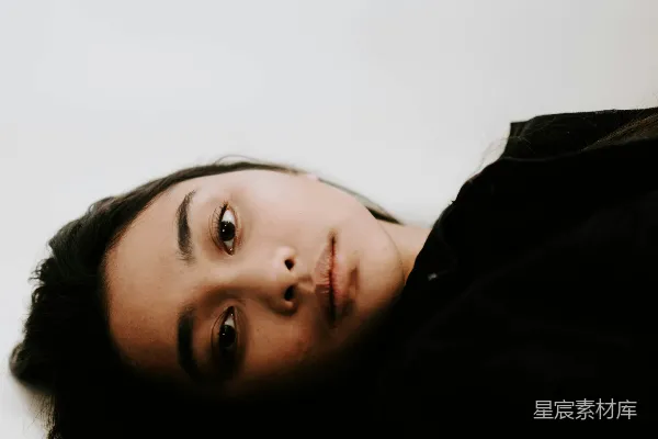 高清摄影 沉思的女性