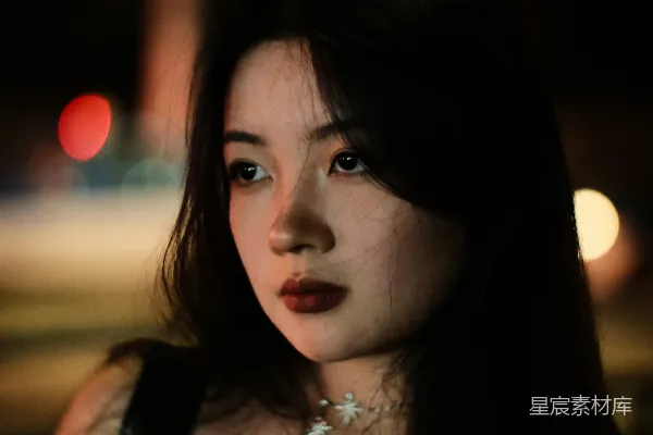 高清摄影 夜晚的霓虹与她的故事