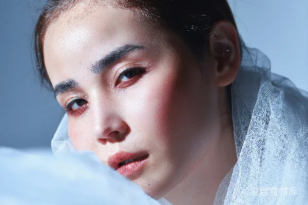 高清摄影 梦幻纱幕下的温柔时刻