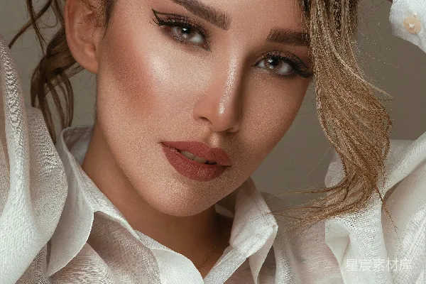 高清摄影 优雅白衬衫女性肖像
