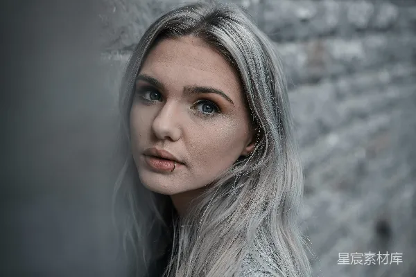 高清摄影 灰调光影下的年轻女性肖像