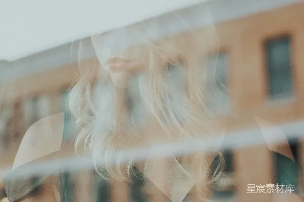 高清摄影 透过玻璃窗的双面影像