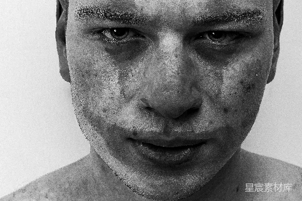 高清摄影 汗水与决心：年轻男子肖像