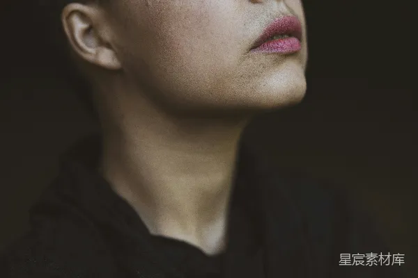 高清摄影 沉思的瞬间：闭眼的宁静美