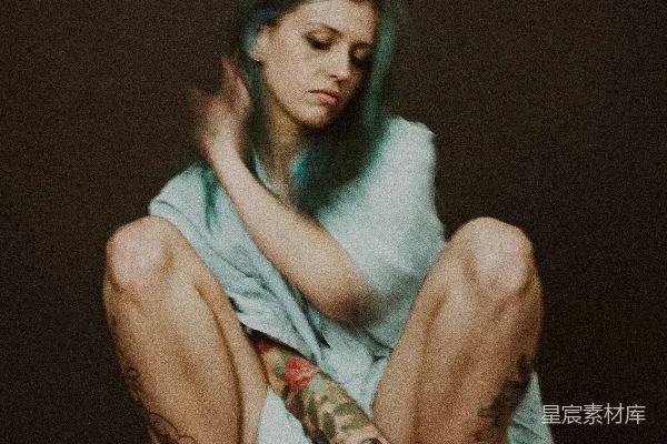 高清摄影 青发女子的静谧时光