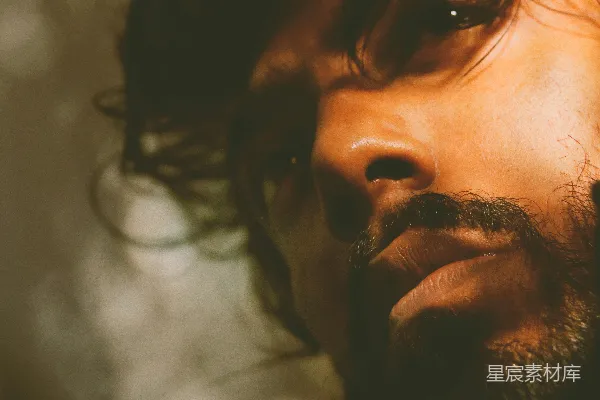 高清摄影 沉思的男子肖像