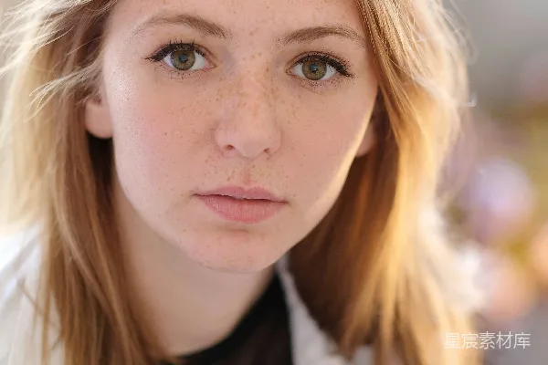 高清摄影 阳光下的浅金色头发