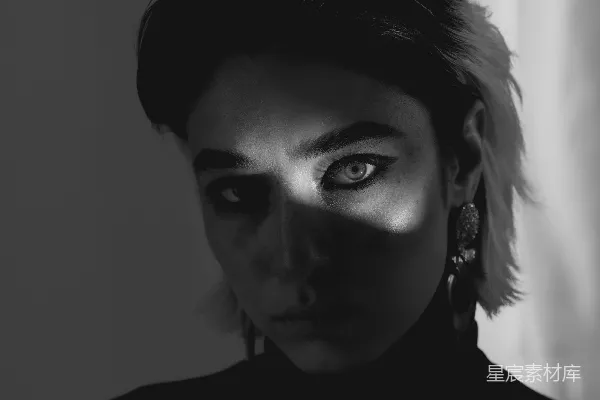 高清摄影 光影下的神秘女性