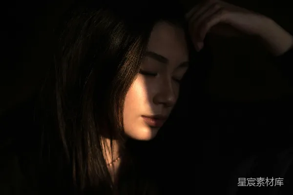 高清摄影 静谧的暗影下的柔美