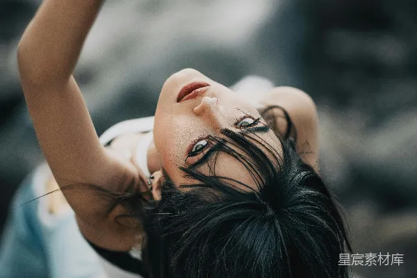 高清摄影 自由舞动的女性