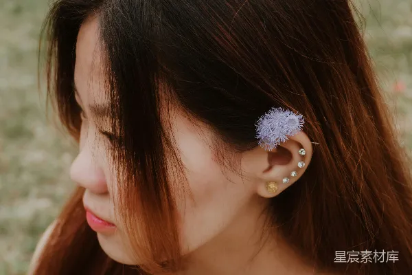 高清摄影 清新少女耳饰
