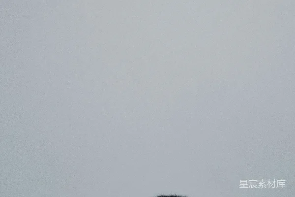 高清摄影 沉思的耳机少年