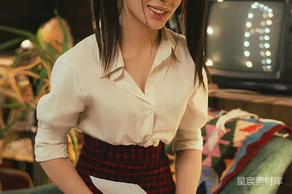 高清摄影 复古书房中的少女