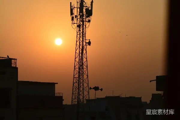 高清摄影 夕阳下的城市天线