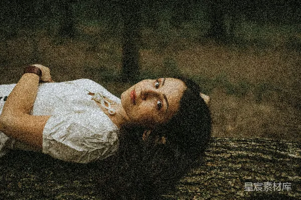 高清摄影 静谧森林中的女孩