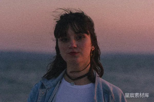 高清摄影 海边黄昏的少女