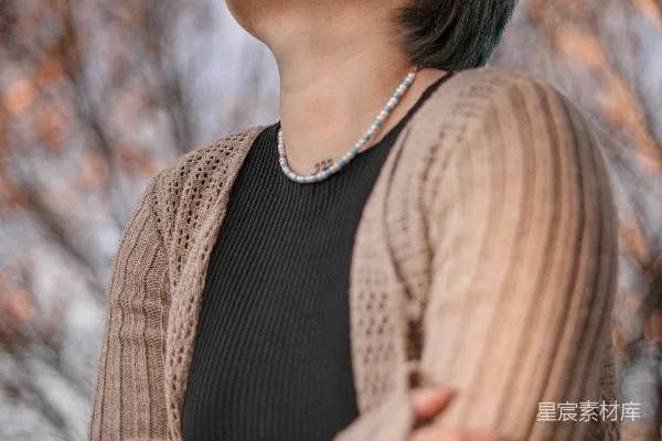 高清摄影 秋日树影下的凝视