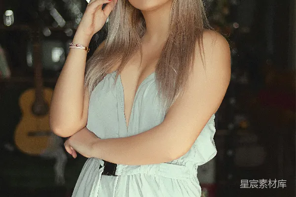 高清摄影 光影下的优雅女性