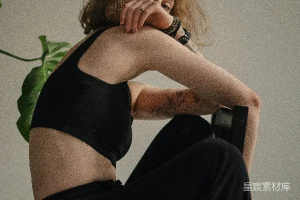 高清摄影 沉思的女性