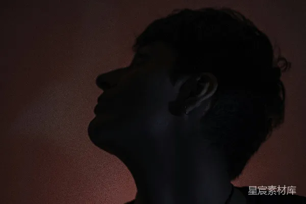 高清摄影 侧影的深邃