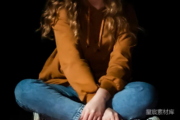 高清摄影 静谧夜色中的独坐女孩