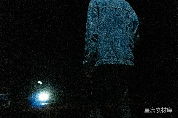 高清摄影 夜色中的背影
