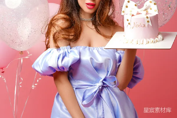 高清摄影 甜美生日派对：粉色气球与精致蛋糕