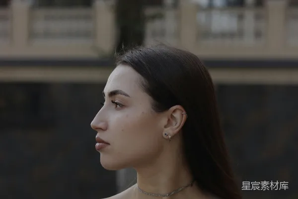 高清摄影 侧脸的优雅女性