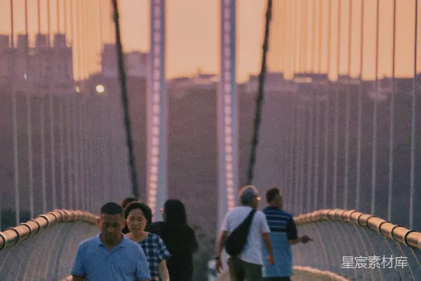 高清摄影 夕阳下的行人桥景