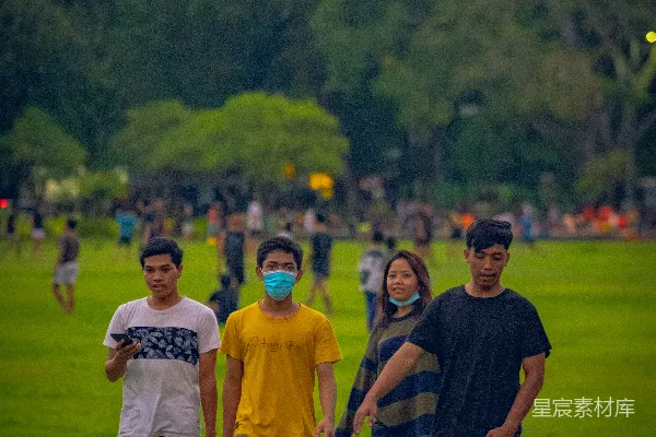 高清摄影 公园里的散步时光