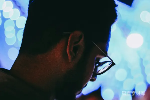 高清摄影 夜色中的思考