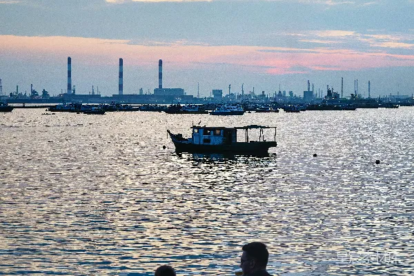 高清摄影 夕阳下的海港