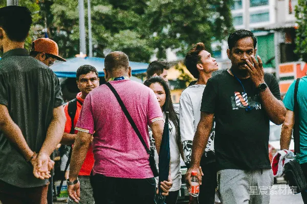 高清摄影 街头聚会：城市中的社交时刻